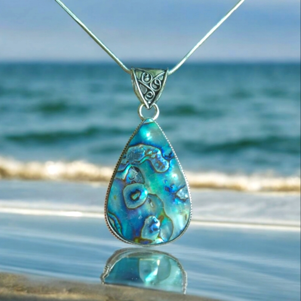 Elegant Blue Abalone Pendant Necklace - Picture 1 of 12